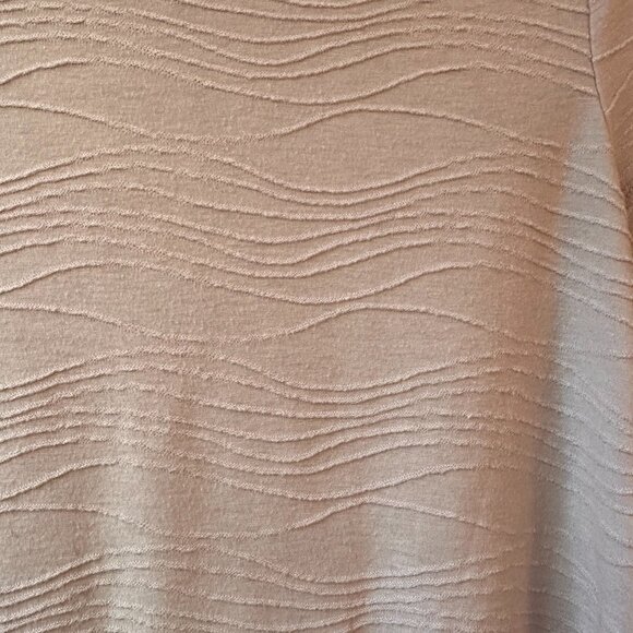 Simply Vera Vera Wang Textured Elevated Short Sleeve Tee - Size Small - Picture 4 of 6